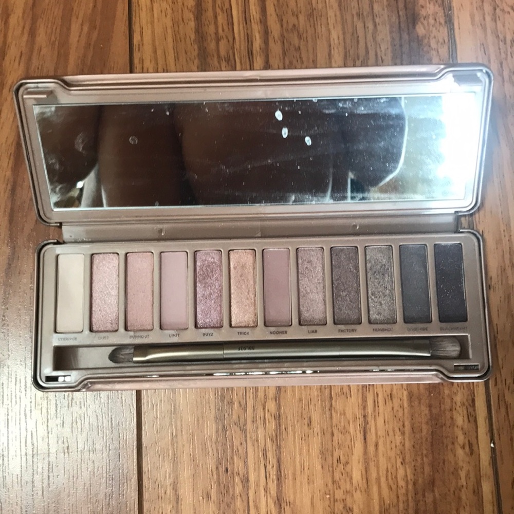 NAKED3 eyeshadow pallet. Urban Decay